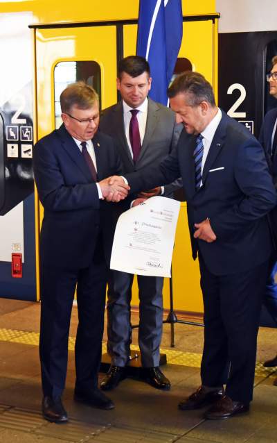 Uroczysty odbiór pociągu PESA ELF2, fot. Marek Lasyk - zdjęcie 15