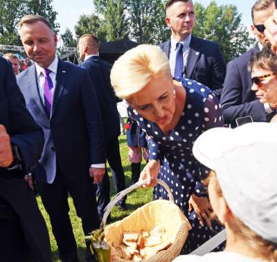 A po urlopie Prezydent z żoną pojechał na dożynki... - zdjęcie 14