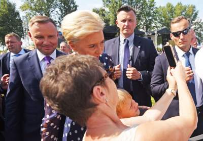 A po urlopie Prezydent z żoną pojechał na dożynki... - zdjęcie 15