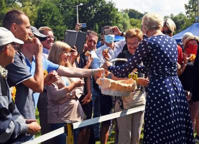 A po urlopie Prezydent z żoną pojechał na dożynki... - zdjęcie 10