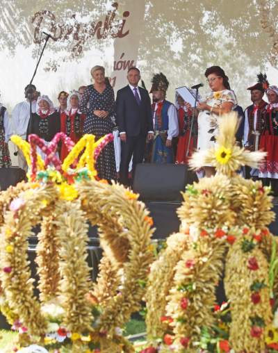 A po urlopie Prezydent z żoną pojechał na dożynki... - zdjęcie 5
