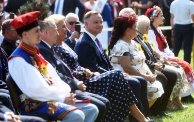 A po urlopie Prezydent z żoną pojechał na dożynki... - zdjęcie 4