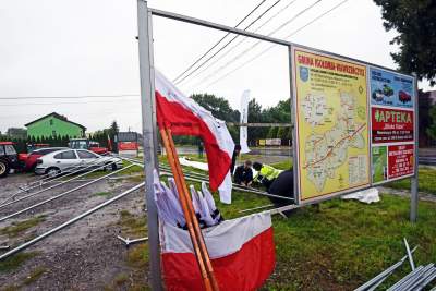 Rolnicza blokada drogi w Warzeńczycach, fot. Marek Lasyk - zdjęcie 2