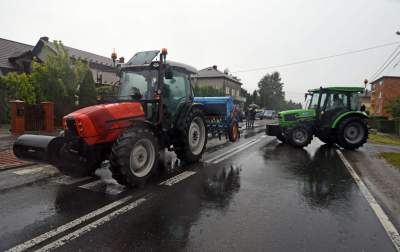 Rolnicza blokada drogi w Warzeńczycach, fot. Marek Lasyk - zdjęcie 8