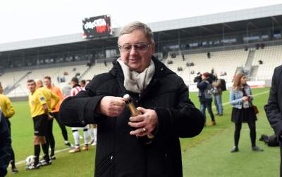 A po drugiej stronie Błoń szampan i świetny nastrój... - zdjęcie 4