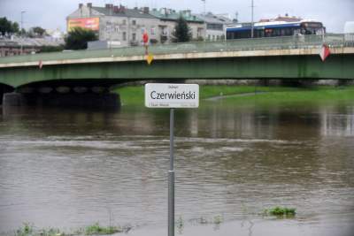 Bulwary po intensywnym deszczu. Nie pospacerujemy... - zdjęcie 24