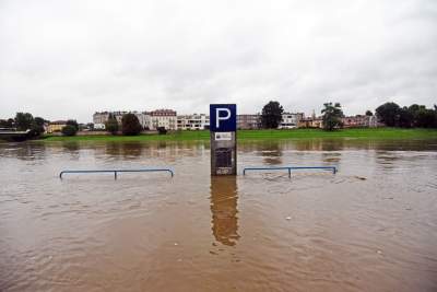 Bulwary po intensywnym deszczu. Nie pospacerujemy... - zdjęcie 2