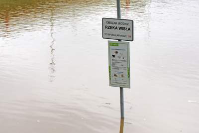 Bulwary po intensywnym deszczu. Nie pospacerujemy... - zdjęcie 11