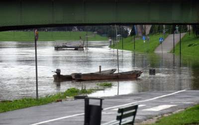 Bulwary po intensywnym deszczu. Nie pospacerujemy... - zdjęcie 28