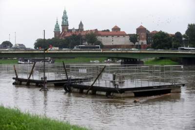 Bulwary po intensywnym deszczu. Nie pospacerujemy... - zdjęcie 1