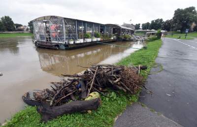 Bulwary po intensywnym deszczu. Nie pospacerujemy... - zdjęcie 27