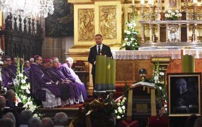 Pogrzeb proboszcza katedry wawelskiej. Obecni prezydent, premier i liderzy PiS - zdjęcie 23