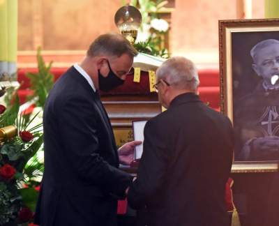 Pogrzeb proboszcza katedry wawelskiej. Obecni prezydent, premier i liderzy PiS - zdjęcie 20