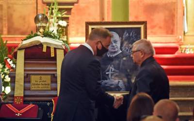 Pogrzeb proboszcza katedry wawelskiej. Obecni prezydent, premier i liderzy PiS - zdjęcie 11