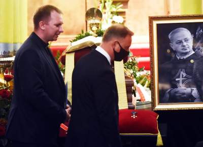 Pogrzeb proboszcza katedry wawelskiej. Obecni prezydent, premier i liderzy PiS - zdjęcie 12