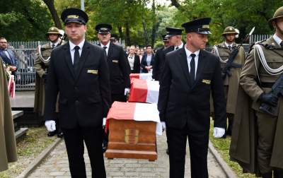 Szczątki trzech żołnierzy niezłomnych uroczyście pochowane... - zdjęcie 21