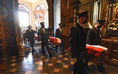 Szczątki trzech żołnierzy niezłomnych uroczyście pochowane... - zdjęcie 5