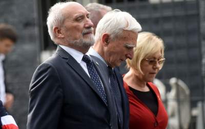 Szczątki trzech żołnierzy niezłomnych uroczyście pochowane... - zdjęcie 17