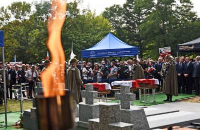 Szczątki trzech żołnierzy niezłomnych uroczyście pochowane... - zdjęcie 23