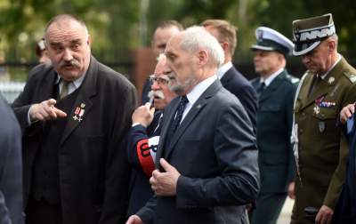 Szczątki trzech żołnierzy niezłomnych uroczyście pochowane... - zdjęcie 16