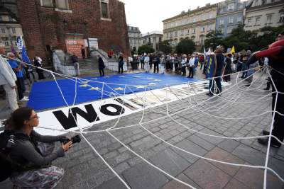 "Skąd się dowiesz o PISEXIT?" Protest na Rynku Głównym - zdjęcie 13
