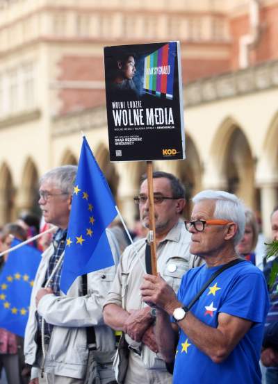 "Skąd się dowiesz o PISEXIT?" Protest na Rynku Głównym - zdjęcie 24