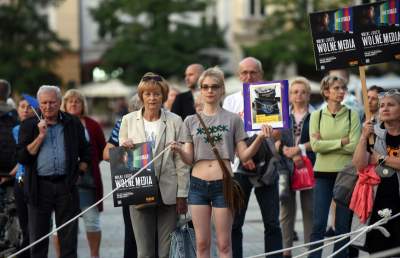 "Skąd się dowiesz o PISEXIT?" Protest na Rynku Głównym - zdjęcie 23