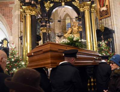 Pożegnaliśmy biskupa Tadeusza Pieronka. Spoczął w krypcie biskupów - zdjęcie 5