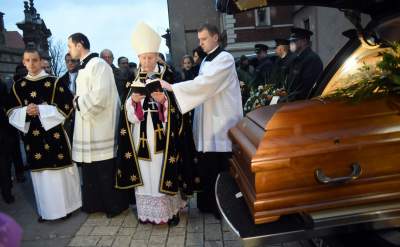 Pożegnaliśmy biskupa Tadeusza Pieronka. Spoczął w krypcie biskupów - zdjęcie 4