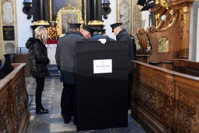 Pożegnaliśmy biskupa Tadeusza Pieronka. Spoczął w krypcie biskupów - zdjęcie 14