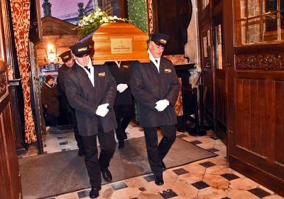 Pożegnaliśmy biskupa Tadeusza Pieronka. Spoczął w krypcie biskupów - zdjęcie 6