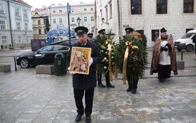 Pożegnaliśmy biskupa Tadeusza Pieronka. Spoczął w krypcie biskupów - zdjęcie 12
