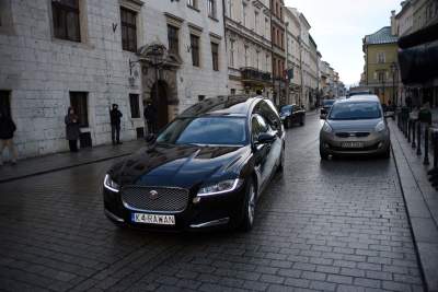 Pożegnaliśmy biskupa Tadeusza Pieronka. Spoczął w krypcie biskupów - zdjęcie 10