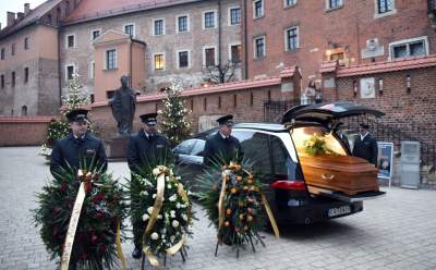 Pożegnaliśmy biskupa Tadeusza Pieronka. Spoczął w krypcie biskupów - zdjęcie 3