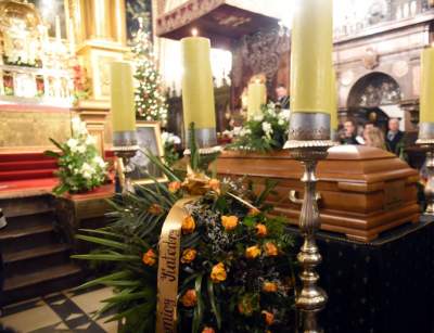 Pożegnaliśmy biskupa Tadeusza Pieronka. Spoczął w krypcie biskupów - zdjęcie 8