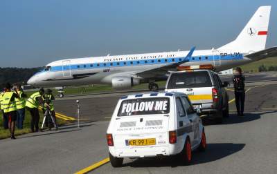 Dziwny wyścig na lotnisku: maluch ścigał się z samolotem - zdjęcie 18