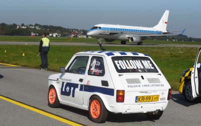 Dziwny wyścig na lotnisku: maluch ścigał się z samolotem - zdjęcie 17