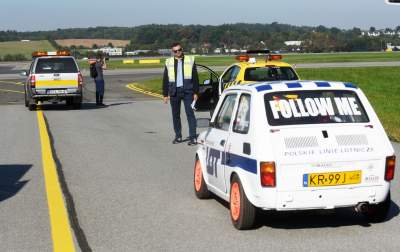 Dziwny wyścig na lotnisku: maluch ścigał się z samolotem - zdjęcie 16