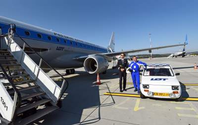 Dziwny wyścig na lotnisku: maluch ścigał się z samolotem - zdjęcie 11