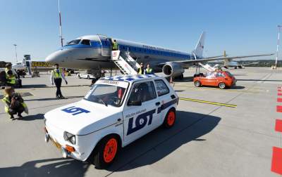 Dziwny wyścig na lotnisku: maluch ścigał się z samolotem - zdjęcie 3