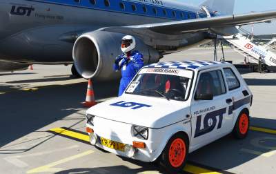 Dziwny wyścig na lotnisku: maluch ścigał się z samolotem - zdjęcie 8