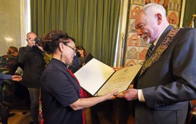 Olga Tokarczuk Honorową Obywatelką Krakowa. Fot. Marek Lasyk - zdjęcie 6