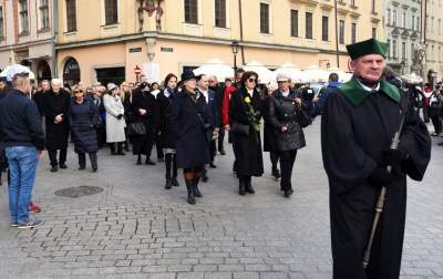 Kraków pożegnał poetę. Prochy złożono w Panteonie Narodowym - zdjęcie 6
