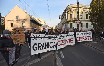 Marsz solidarności z osobami cierpiącymi na granicy polsko-białoruskiej - zdjęcie 6
