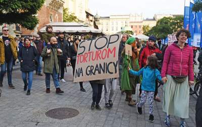 Marsz solidarności z osobami cierpiącymi na granicy polsko-białoruskiej - zdjęcie 3