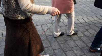 "Męski różaniec" zorganizował procesję za Polskę. Szli nie tylko mężczyźni - zdjęcie 15