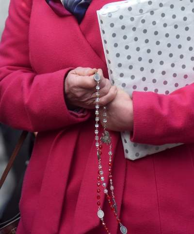 "Męski różaniec" zorganizował procesję za Polskę. Szli nie tylko mężczyźni - zdjęcie 17