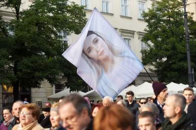 "Męski różaniec" zorganizował procesję za Polskę. Szli nie tylko mężczyźni - zdjęcie 23