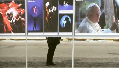 Świat czeka. Piękna wystawa na Małym Rynku - zdjęcie 1