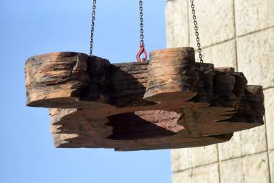 Monumentalne rzeźby przed Muzeum Narodowym. Z wyjątkowego drewna - zdjęcie 7